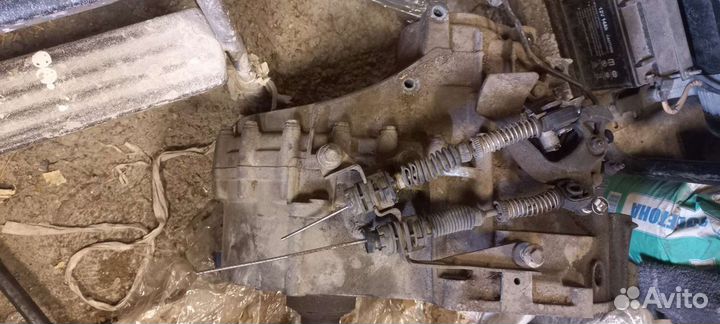 Передняя панель,телевизор и МКПП на шаран