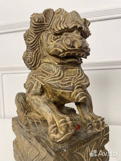 Парные скульптуры львов