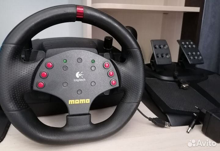 Руль Logitech Momo Racing 900
