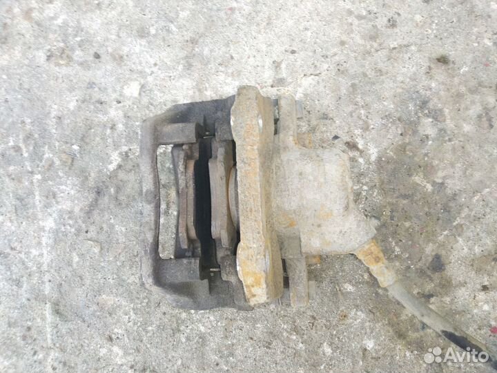 Тормозной суппорт передний правый Renault Logan