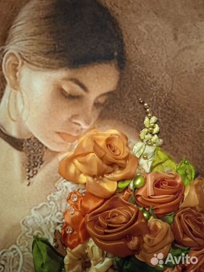 Картина вышитая лентами, бисером и жемчугом