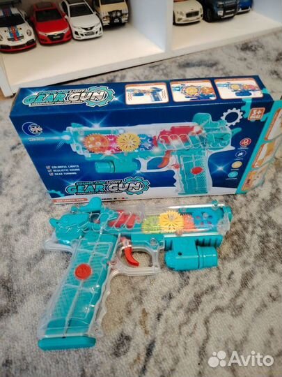 Машинка и два пистолета с шестерёнками и звуком