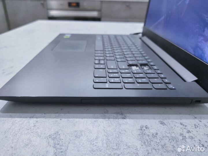 I3-7200u/mx150/12озу мощный ноутбук