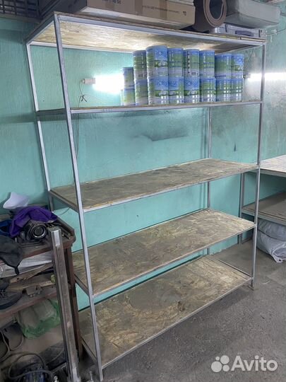 Стол и стелаж