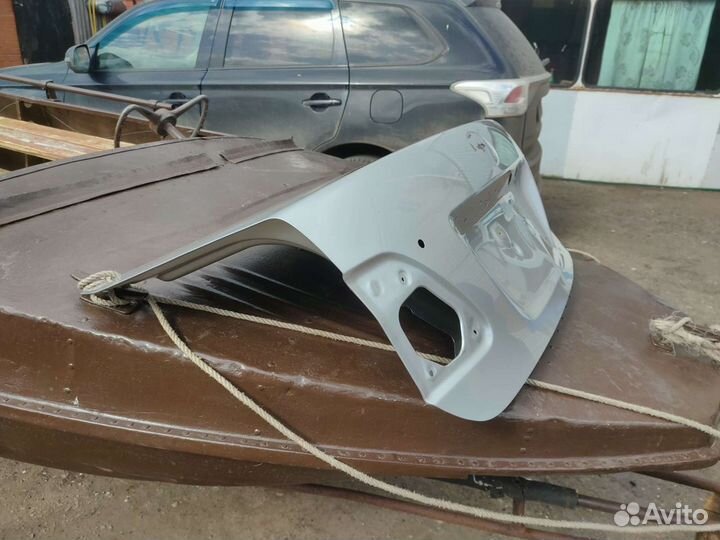 Дверь багажника toyota corolla