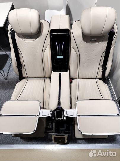 Cиденья с центральной консолью на MB V-Class