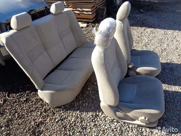 Сидения комплект Toyota Corolla NZE124 1NZ-FE