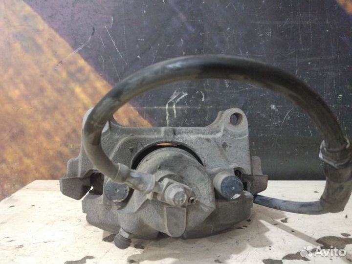 Суппорт передний правый Volkswagen Passat Variant