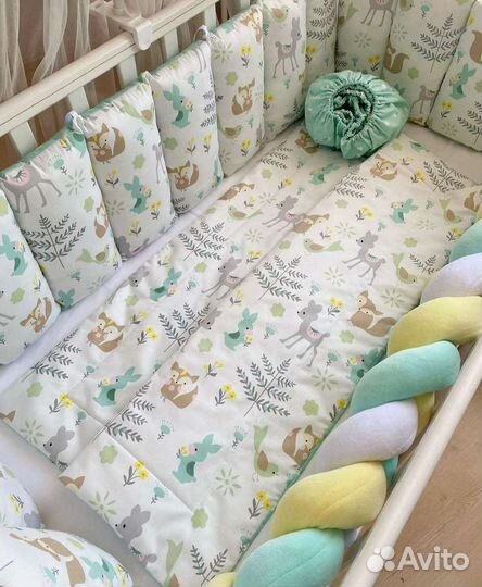 Бортики в кроватку. Косичка. Подушки