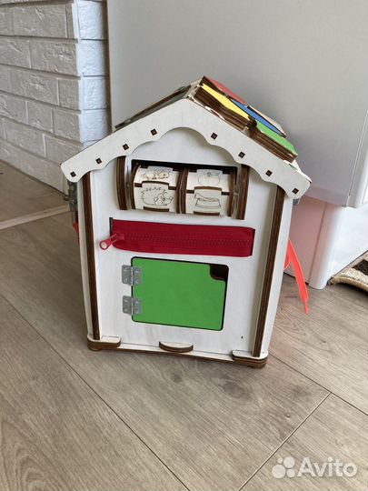 Бизиборд домик