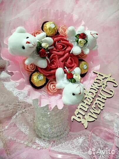 Букеты из мягких игрушек и конфет