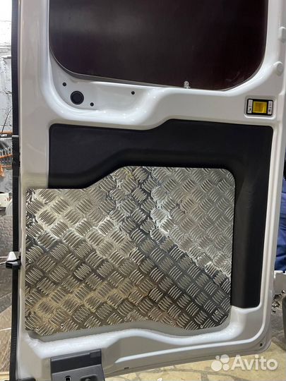 Обшивка кузова фургона Ford Transit