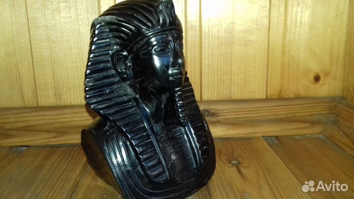 Бюст из африканского эбенового дерева