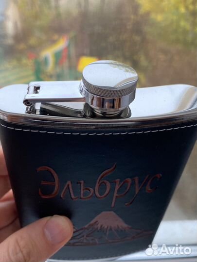 Фляжка и рюмки эльбрус