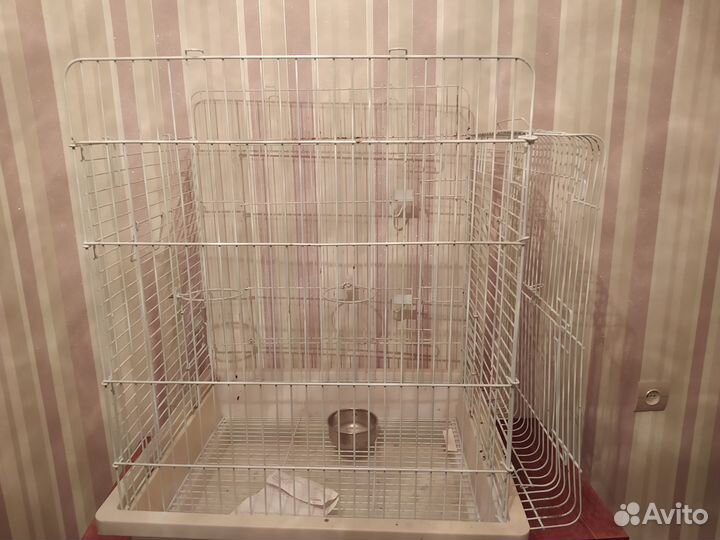 Продам клетку для крупного попугая