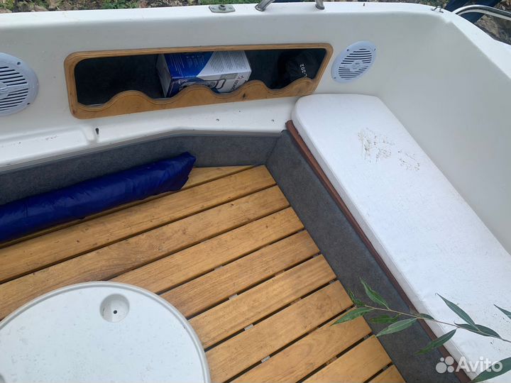 Катер, моторная лодка