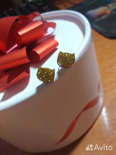 Серьги пусеты ручной работы из смолы