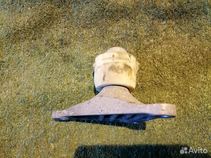 Опора двигателя (подушка двс) 8E01993394F0199343G