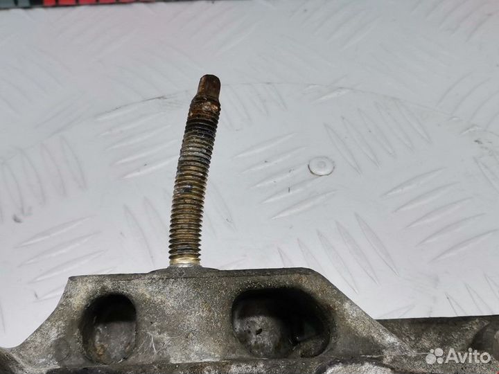 Кронштейн двигателя Ford Fiesta 5 2004