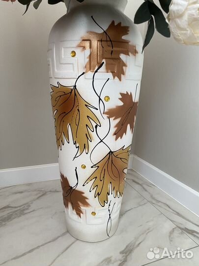 Ваза напольная с искуственными цветами