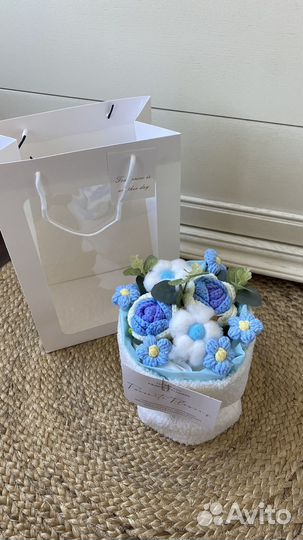 Букеты из вязанных цветов