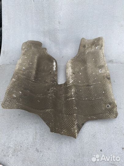 Теплозащитный экран Audi A8 D3 средний нижний