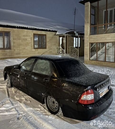 Капот на priora 2