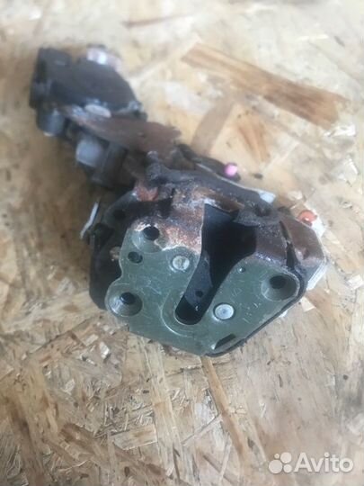 Замок двери задний правый Subaru Legacy BD5 EJ20D