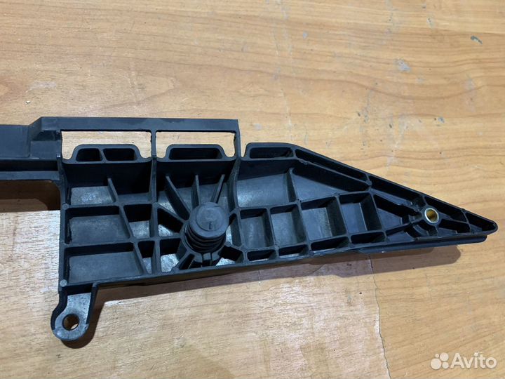 Кронштейн радиатора Bmw x5 e53