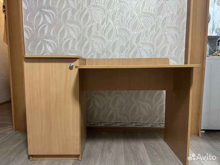 Письменный стол для школьника бу