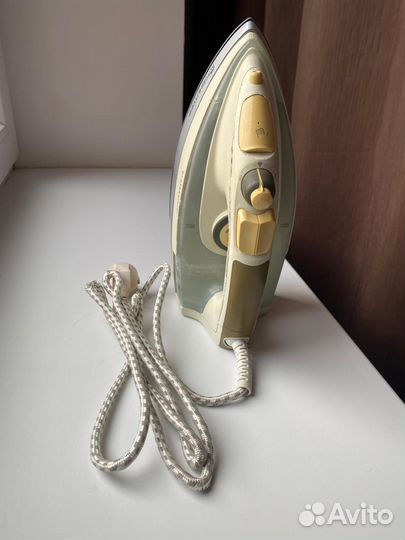 Утюг Redmond RI-c210