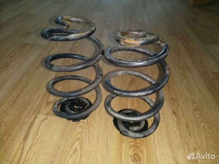 Пружины б/у на Ниссан micra к12