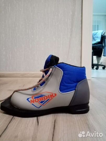 Лыжные ботинки разные