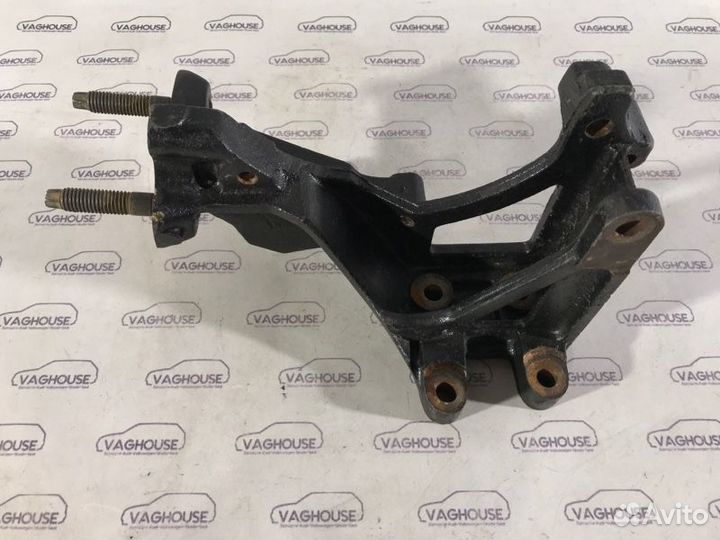 Кронштейн генератора левый Ford Focus MK 2 hwda