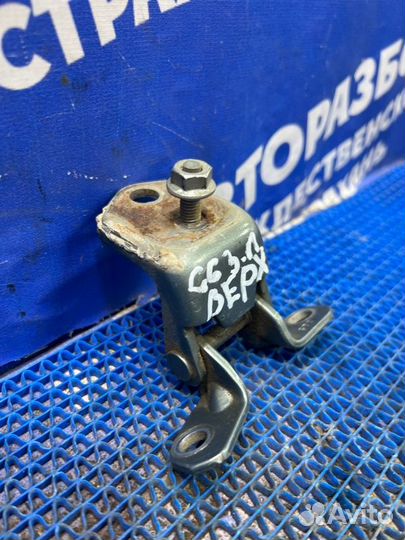 Петля двери Mazda 6 Gg лифтбэк 2004