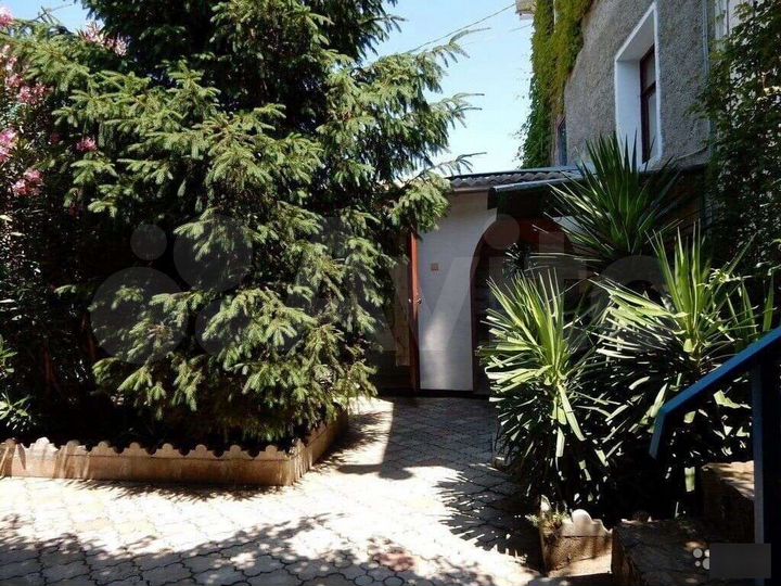 Комната 12 м² в 5-к., 2/2 эт.