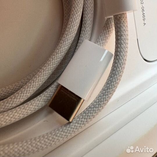 Зарядный провод на iPhone 15 pro max (оригинал)