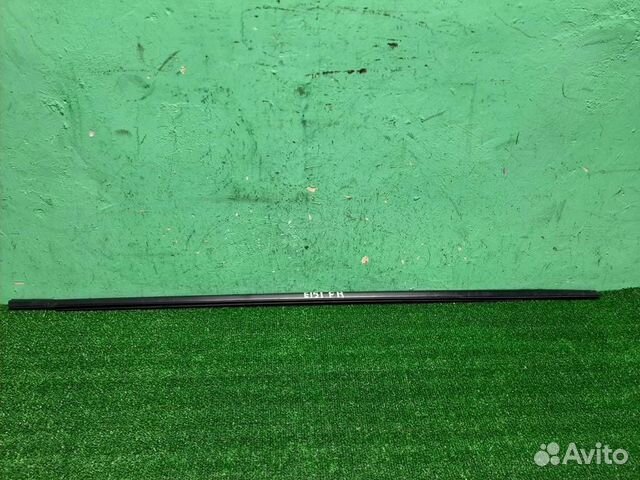 Уплотнитель стекла передний правый Honda Civic 4D