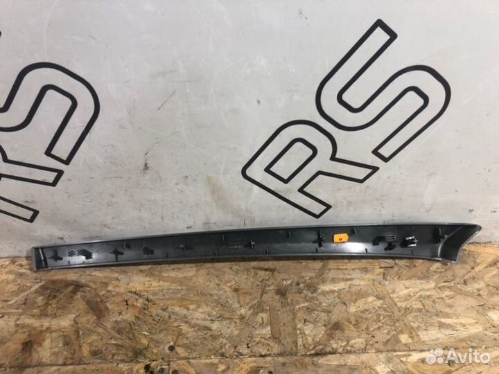 Накладка обшивки двери передняя правая Bmw