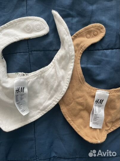 2 шапочки HM и 2 слюнявчика (шарфика) H&M