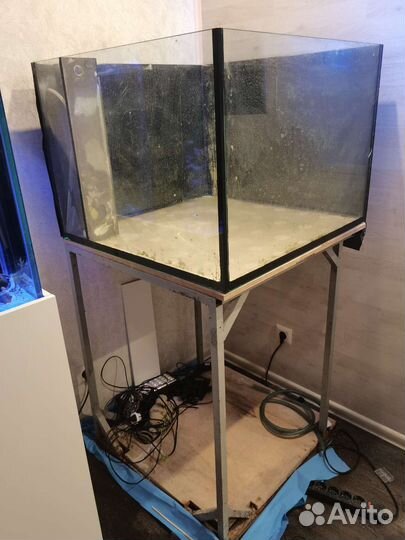 Аквариум с тумбой