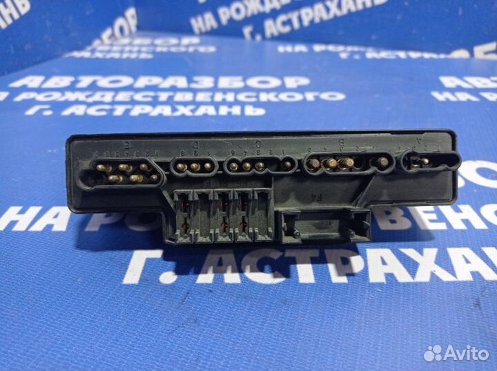 Блок реле Mercedes-Benz W210 седан 2000