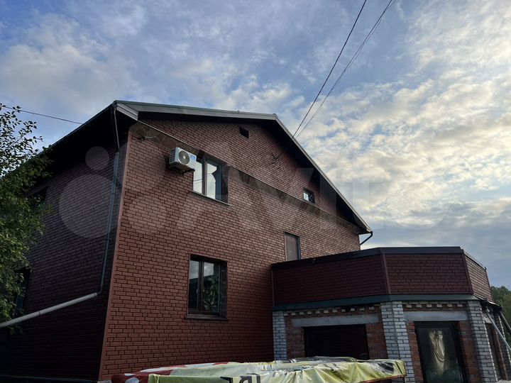 Дом 319,4 м² на участке 54 сот.