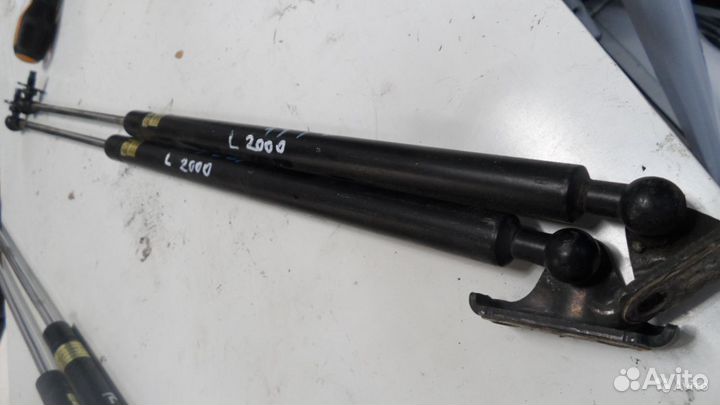 Амортизатор крышки багажника toyota probox левая