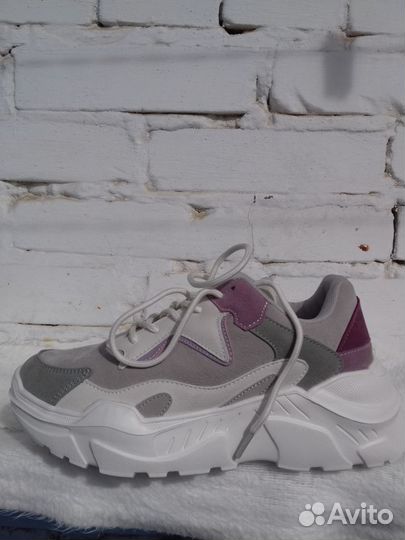 Кроссовки новые женские 38 размер Reserved