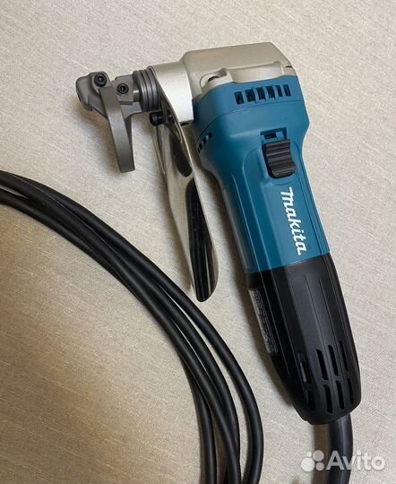 Ножницы по металлу электрические Makita JS-1602
