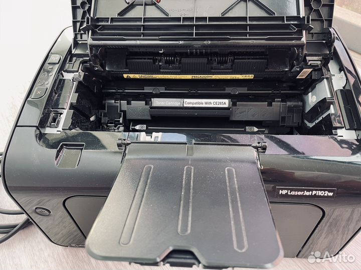 Продам лазерный принтер HP LaserJet Pro P1102w ч/б