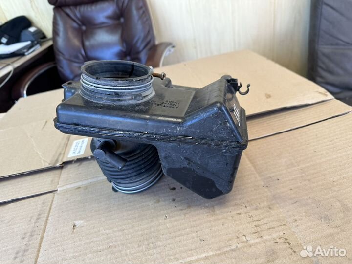 Резонатор воздушного фильтра Camry 40 3.5