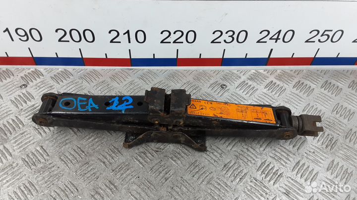 Домкрат на Nissan X-trail T30