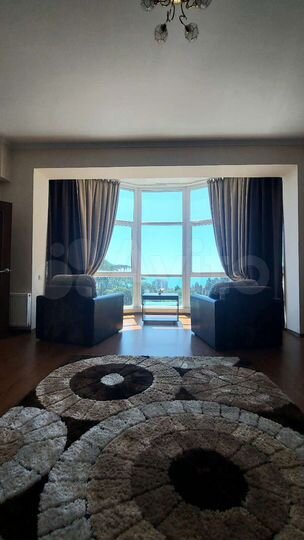 2-к. квартира, 80 м², 1/10 эт.